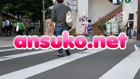 ムチムチ　パン線　透け　くい込み　街　パンティーライン