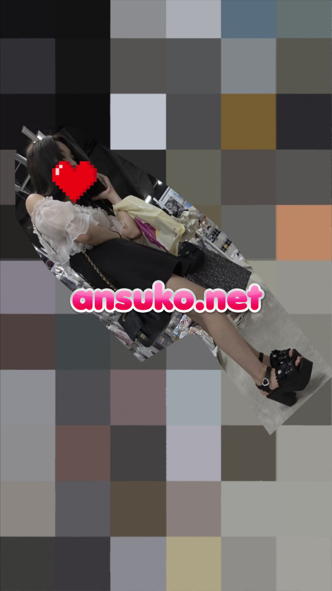えっちなお姉さんお尻突き出し☆スマホ撮り※他1名