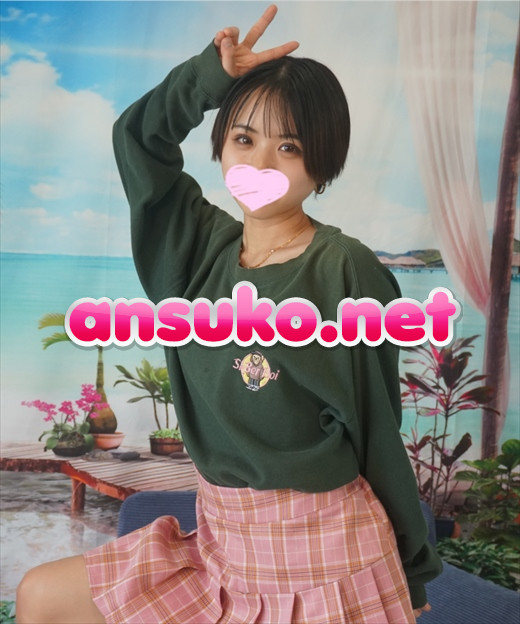 あどけなさを残す小柄でかわいい女の子の無防備食い込みピンクおパンティ