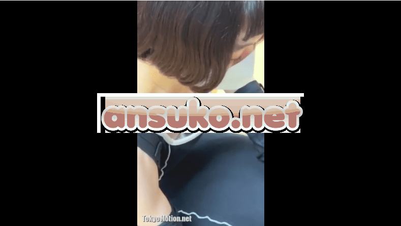 【胸チラ】本屋で子連れ貧乳ママの浮ブラの隙間から乳首チラをスマホで盗撮